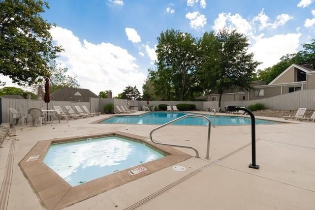 7430 W 102nd Court, Overland Park, KS 66212