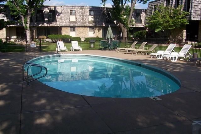 7430 W 102nd Court, Overland Park, KS 66212