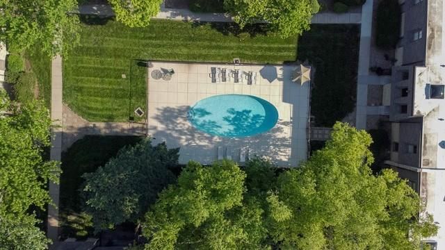 7430 W 102nd Court, Overland Park, KS 66212