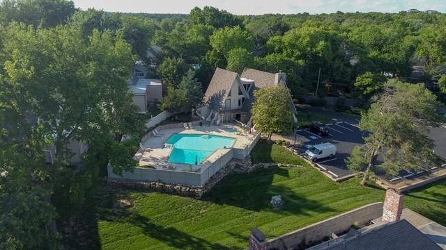 7430 W 102nd Court, Overland Park, KS 66212