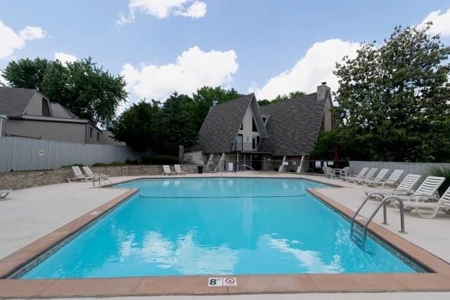 7430 W 102nd Court, Overland Park, KS 66212