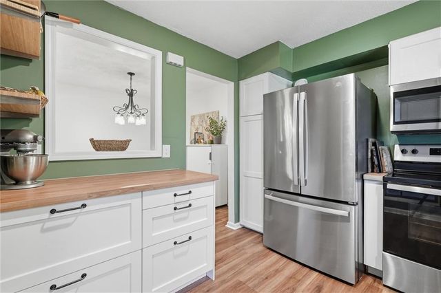 7430 W 102nd Court, Overland Park, KS 66212