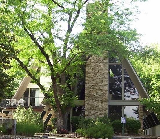 7430 W 102nd Court, Overland Park, KS 66212