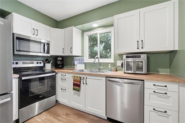 7430 W 102nd Court, Overland Park, KS 66212