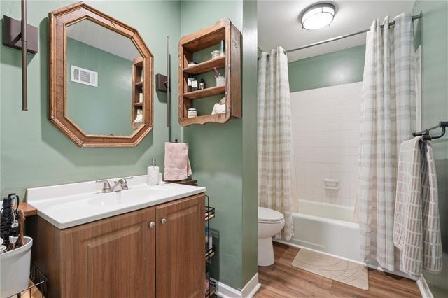 7430 W 102nd Court, Overland Park, KS 66212