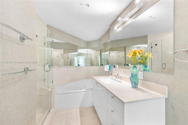 60 SW 13th St 2626, Miami, FL 33130