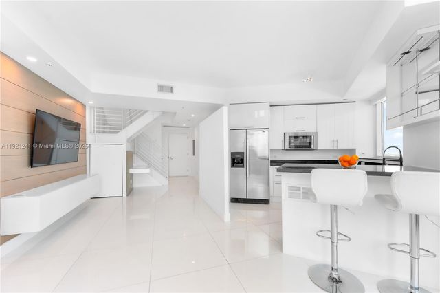 60 SW 13th St 2626, Miami, FL 33130