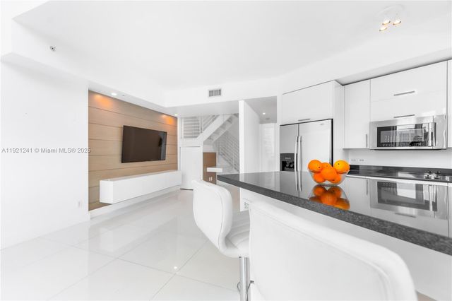 60 SW 13th St 2626, Miami, FL 33130