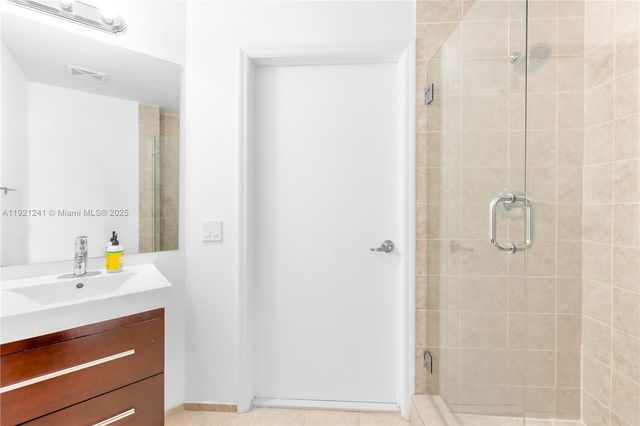 60 SW 13th St 2626, Miami, FL 33130