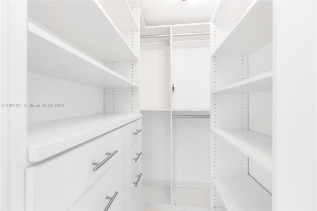 60 SW 13th St 2626, Miami, FL 33130