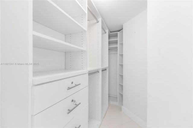 60 SW 13th St 2626, Miami, FL 33130