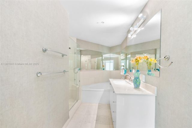 60 SW 13th St 2626, Miami, FL 33130