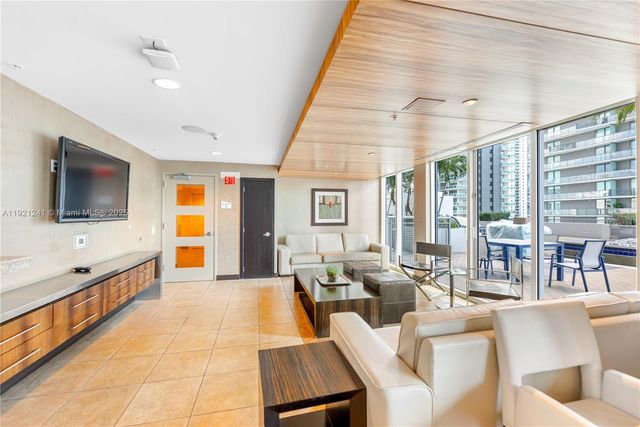 60 SW 13th St 2626, Miami, FL 33130