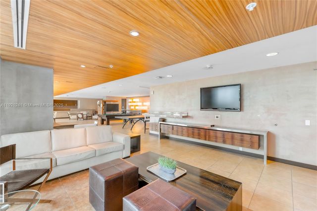 60 SW 13th St 2626, Miami, FL 33130