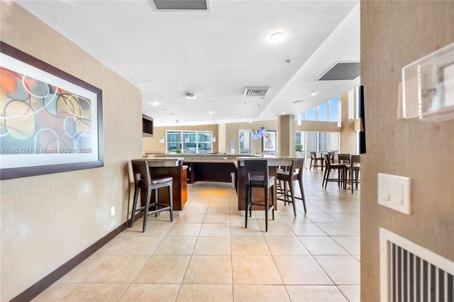 60 SW 13th St 2626, Miami, FL 33130