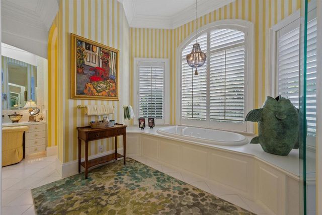 258 Locha Drive, Jupiter, FL 33458