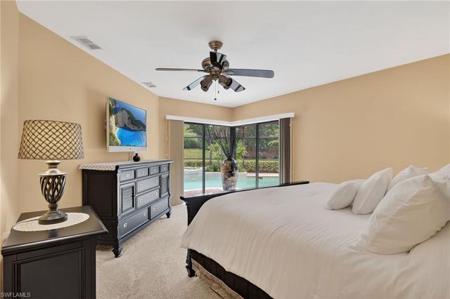 812 Pine Creek LN, Naples, FL 34108