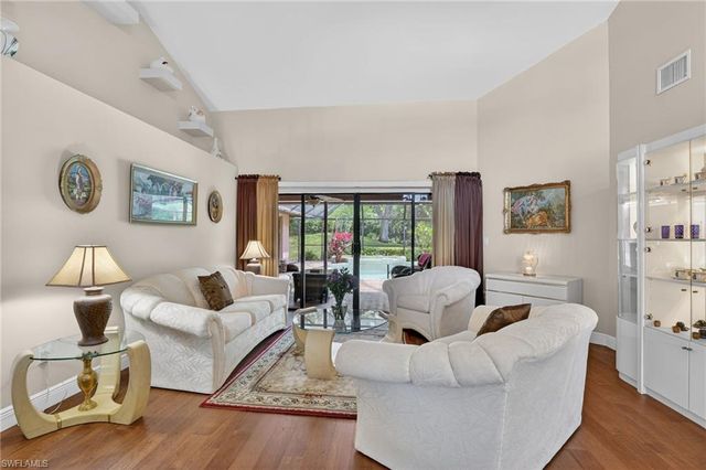 812 Pine Creek LN, Naples, FL 34108