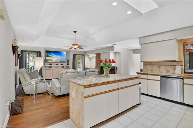 812 Pine Creek LN, Naples, FL 34108