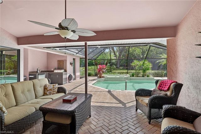 812 Pine Creek LN, Naples, FL 34108