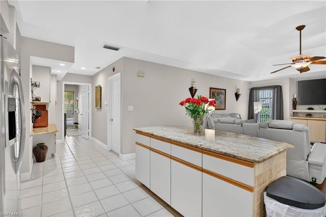 812 Pine Creek LN, Naples, FL 34108