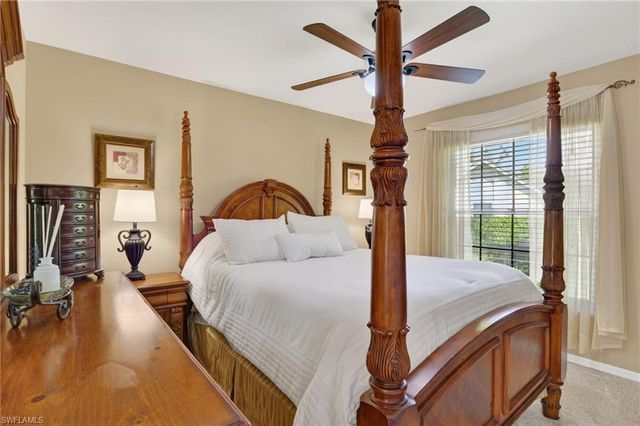 812 Pine Creek LN, Naples, FL 34108