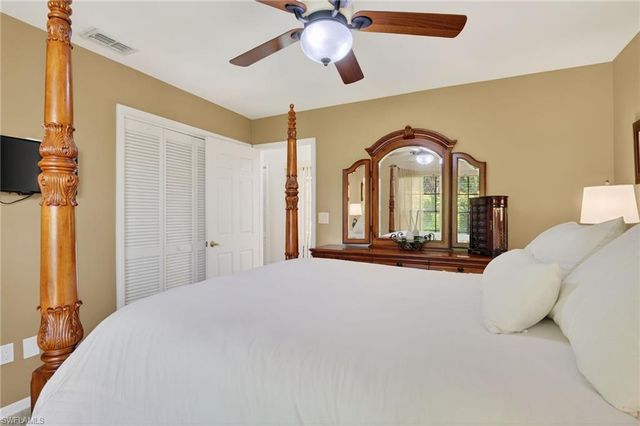 812 Pine Creek LN, Naples, FL 34108