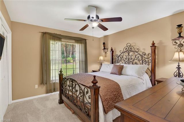 812 Pine Creek LN, Naples, FL 34108