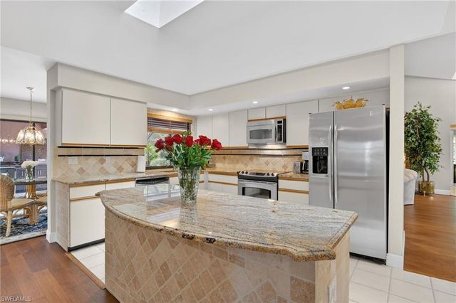 812 Pine Creek LN, Naples, FL 34108