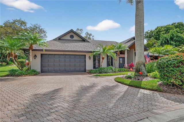 812 Pine Creek LN, Naples, FL 34108
