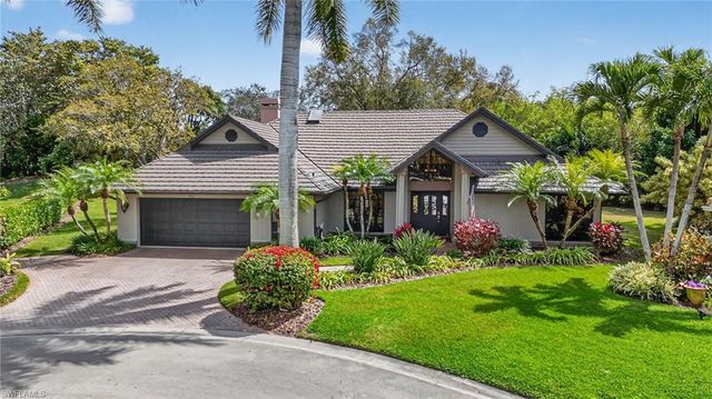 812 Pine Creek LN, Naples, FL 34108