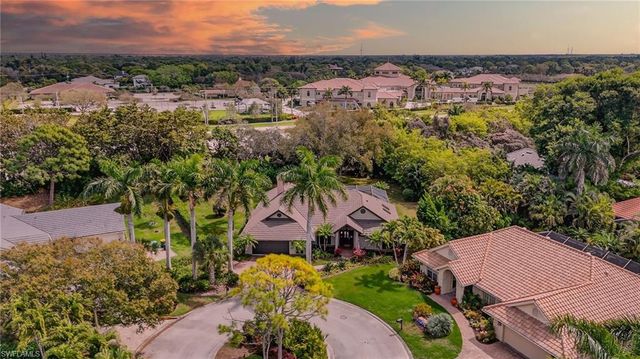 812 Pine Creek LN, Naples, FL 34108