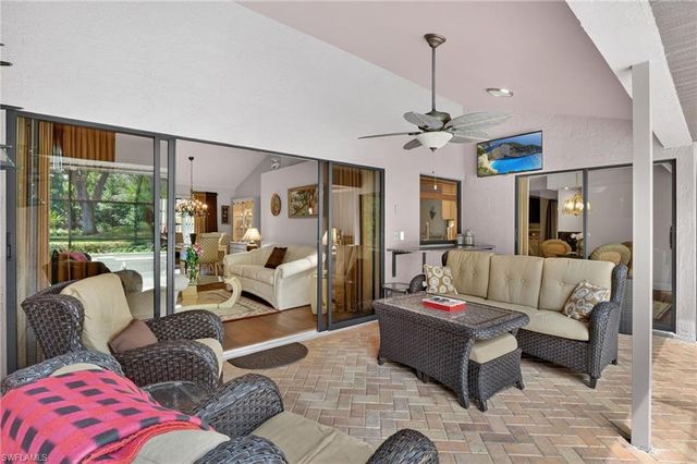 812 Pine Creek LN, Naples, FL 34108