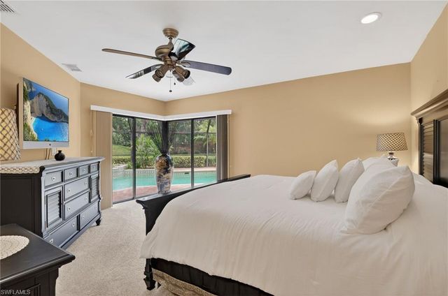 812 Pine Creek LN, Naples, FL 34108