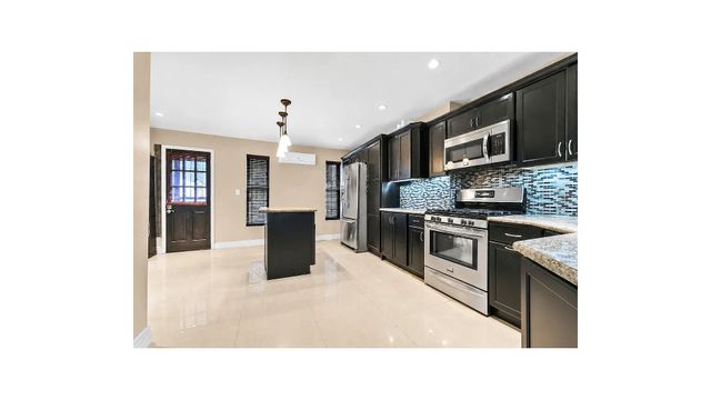 519 MONROE Street, New York City, NY 11221