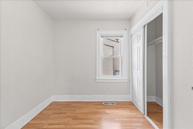 445 W Milton Avenue, Hazel Park, MI 48030