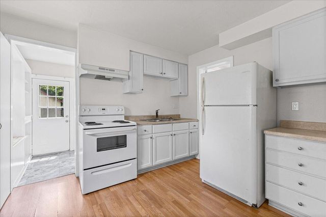 445 W Milton Avenue, Hazel Park, MI 48030