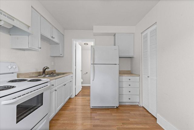 445 W Milton Avenue, Hazel Park, MI 48030