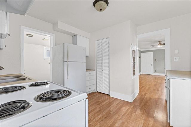 445 W Milton Avenue, Hazel Park, MI 48030