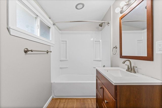 445 W Milton Avenue, Hazel Park, MI 48030