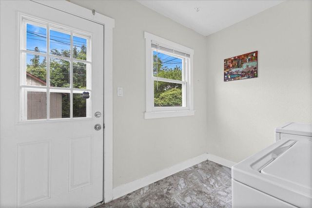 445 W Milton Avenue, Hazel Park, MI 48030
