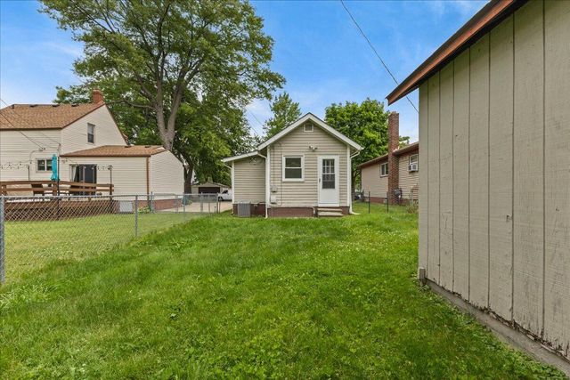 445 W Milton Avenue, Hazel Park, MI 48030