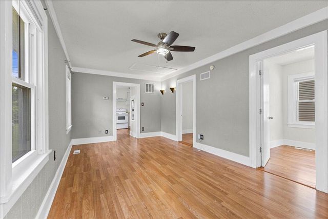 445 W Milton Avenue, Hazel Park, MI 48030