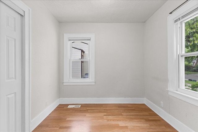 445 W Milton Avenue, Hazel Park, MI 48030