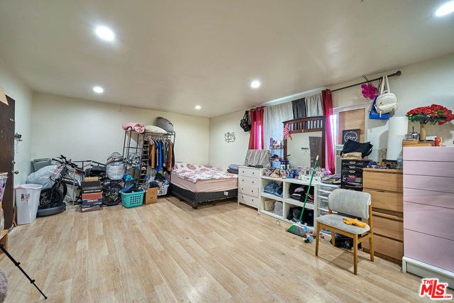 910 S Catalina Street, Los Angeles, CA 90006