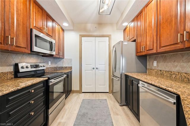 2825 Palm Beach BLVD 401, Fort Myers, FL 33916