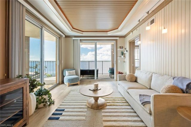 2825 Palm Beach BLVD 401, Fort Myers, FL 33916