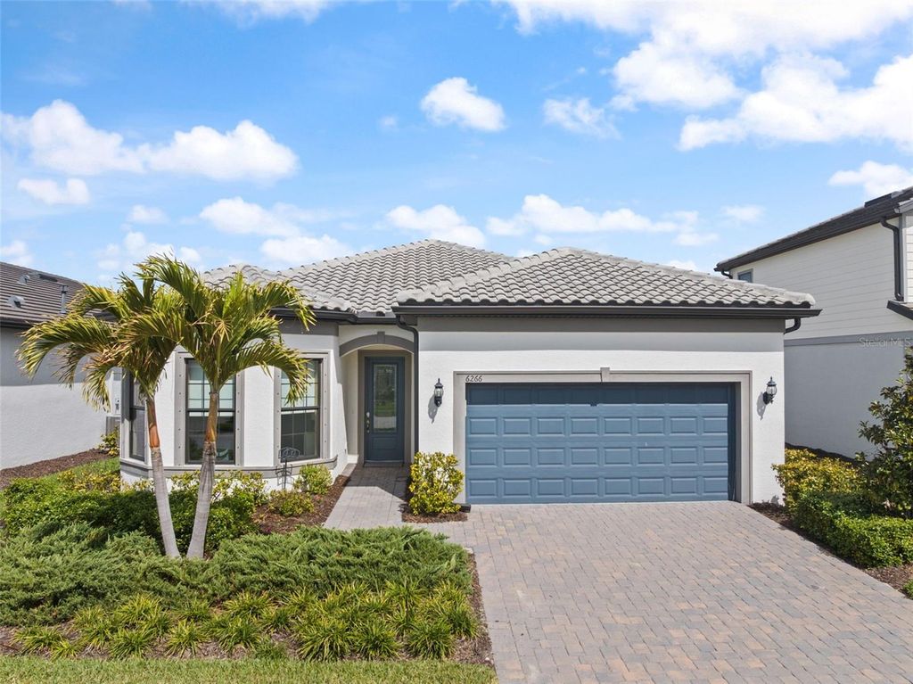 Image 2 of property listing at 6266 CRESTED EAGLE LANE, Nokomis, FL 34275