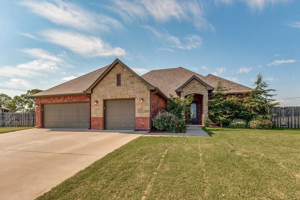 857 Northern Dancer Drive, Edmond, OK 73025