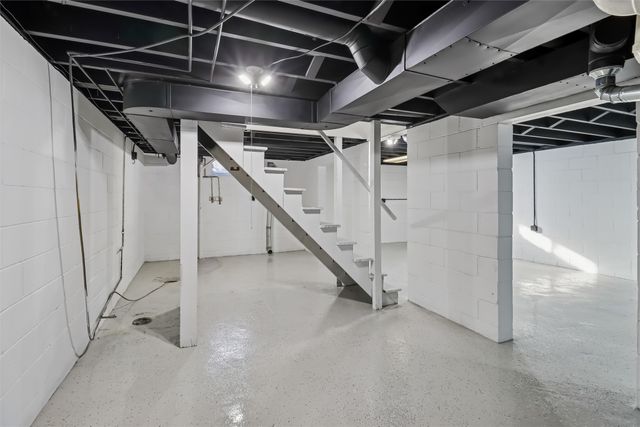 821 Ashmoore Circle, West Des Moines, IA 50265